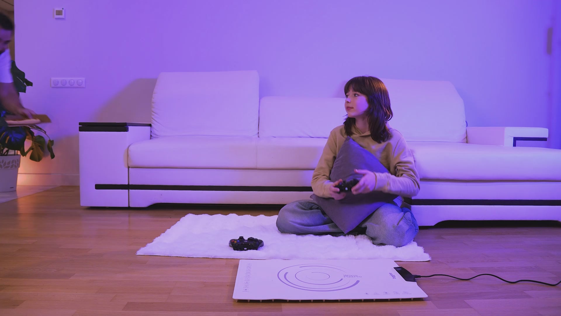 Load video: WarmPad Pro_use for gamers
